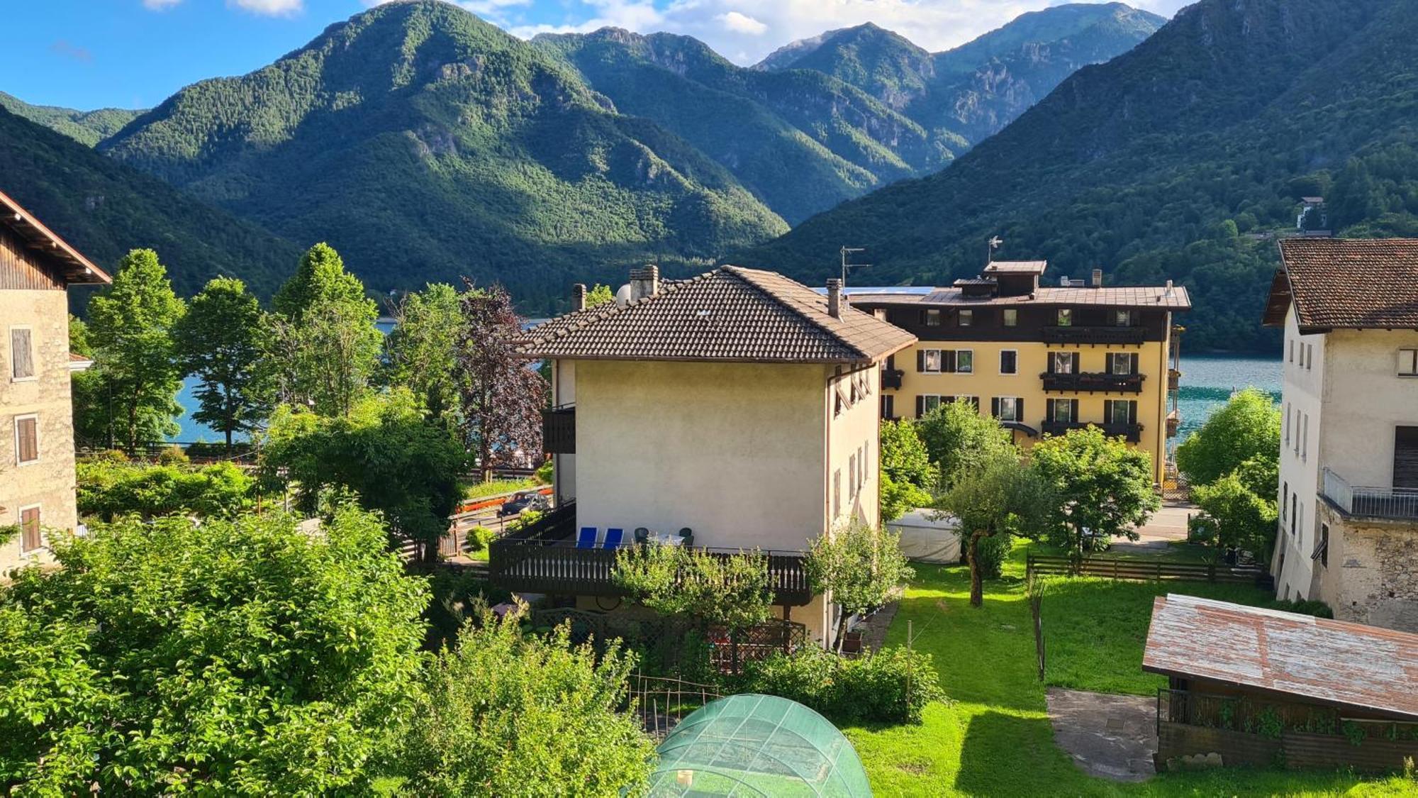 Appartement Bioledro Casa Lena à Mezzolago Extérieur photo