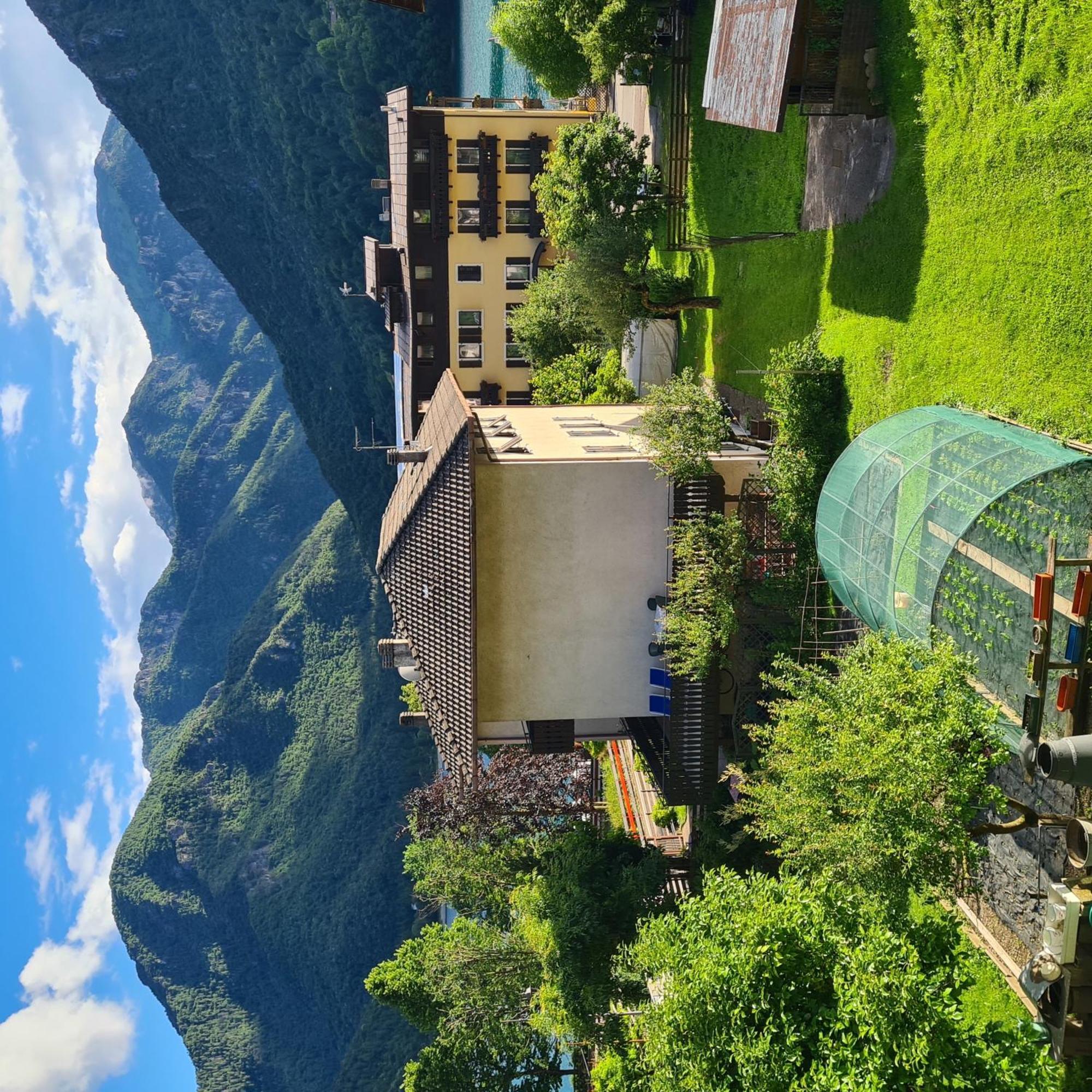 Appartement Bioledro Casa Lena à Mezzolago Extérieur photo