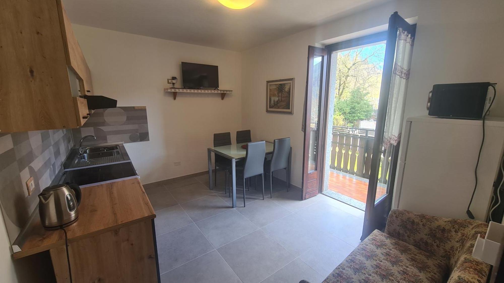 Appartement Bioledro Casa Lena à Mezzolago Extérieur photo